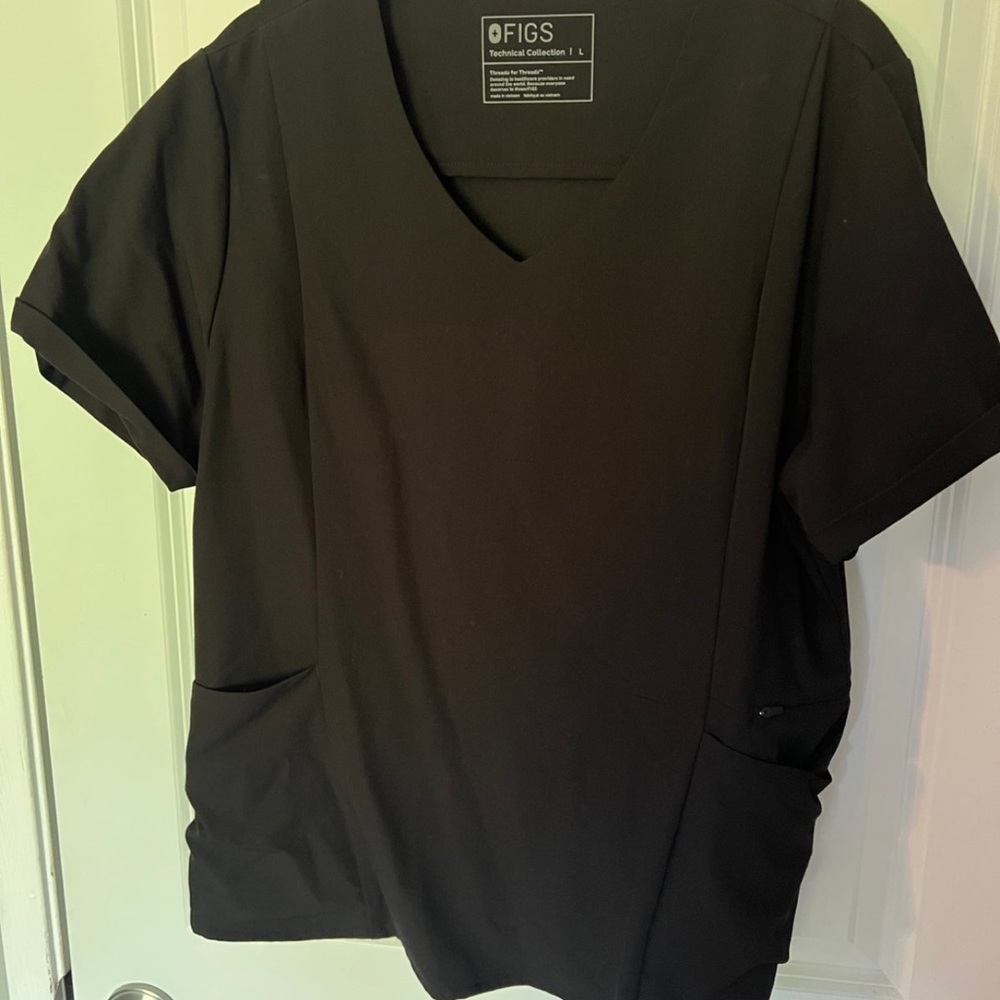 Fig scrubs top size large
